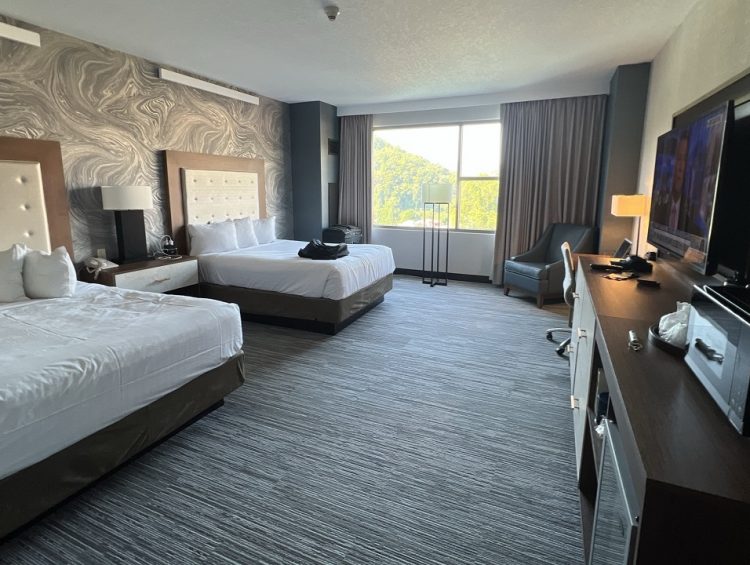 Hotel and Resort Room Tours - Harrah's Cherokee Casino Mountain Tower Premium Hotel Room Tour