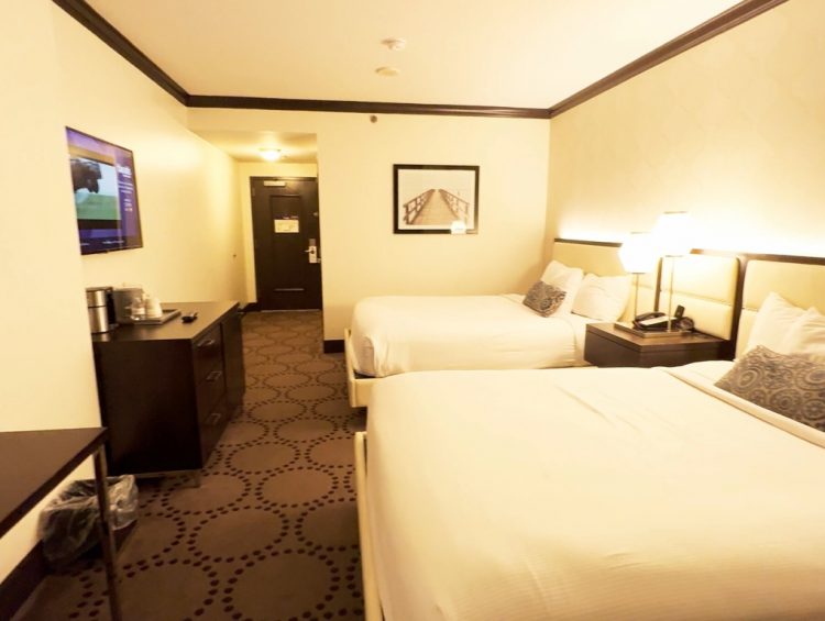 Hotel and Resort Room Tours - Harrah's Gulf Coast Biloxi Deluxe Queen Hotel Room Tour