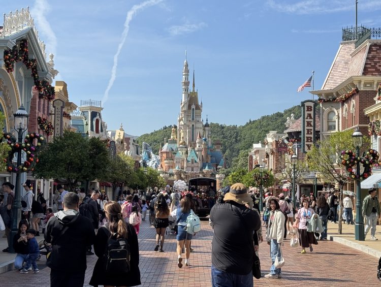 Theme Parks - Disneyland Hong Kong Experience with Ride Footage and Nighttime Spectacular